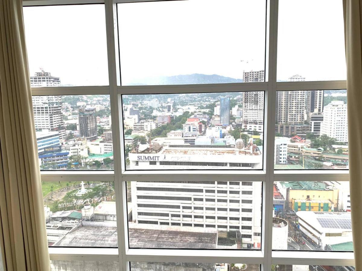 2 Bedroom Condo Unit With City And Mountain View Cebu Extérieur photo
